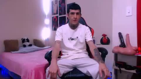 josue_linares online show from 03/16/26, 11:42