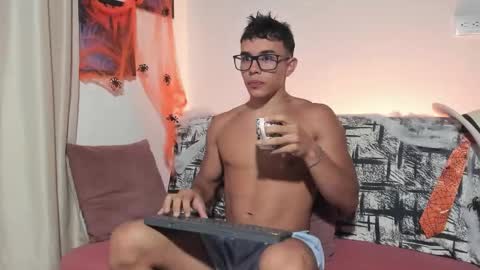 Im Jouliano online show from 10/26/25, 10:04