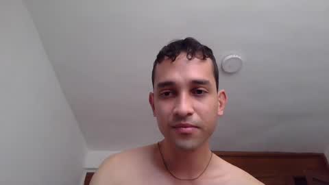 Snapshot of jovenvergonguapo09 chatting on 06/29/26, 04:18 Van Helsing online show from 06/29/26, 04:18