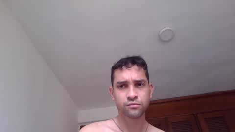 Snapshot of jovenvergonguapo09 chatting on 07/13/26, 01:36 Van Helsing online show from 07/13/26, 01:36