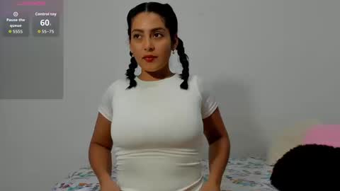 Snapshot of joyaoscura55 chatting on 09/19/25, 12:12 sofiaparker8 online show from 09/19/25, 12:12