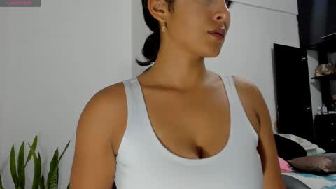Snapshot of joyaoscura55 chatting on 05/23/26, 12:05 sofiaparker8 online show from 05/23/26, 12:05