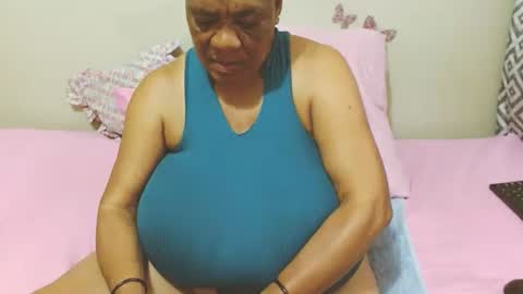 Snapshot of joycemando chatting on 02/13/25, 03:03 DairyQueen online show from 02/13/25, 03:03