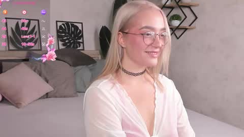 Vickie online show from 09/27/25, 08:41