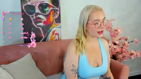 Vickie online show from 09/30/25, 12:26