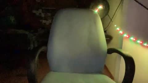 Snapshot of jraiven chatting on 12/23/24, 02:45 Soy Rai online show from 12/23/24, 02:45