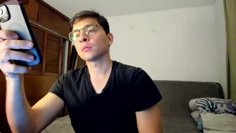 Snapshot of jriizh chatting on 06/07/26, 04:27 Cristian- tellme Criis online show from 06/07/26, 04:27