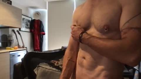 Snapshot of jrocket2 chatting on 11/15/25, 02:09 jrocket2 online show from 11/15/25, 02:09