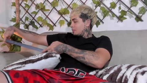 juan_alvarez18 online show from 02/04/25, 06:14