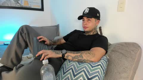 juan_alvarez18 online show from 09/13/25, 03:17