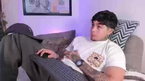 juan_alvarez18 online show from 09/27/25, 04:06