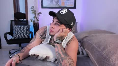 juan_alvarez18 online show from 10/02/25, 03:13