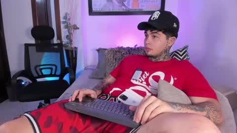 juan_alvarez18 online show from 10/04/25, 05:16