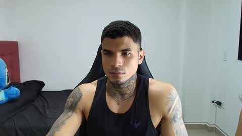 juan_gomez_1 online show from 12/23/25, 12:19