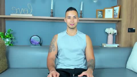 Snapshot of juan_muscle chatting on 02/01/25, 01:44 juan_muscle online show from 02/01/25, 01:44