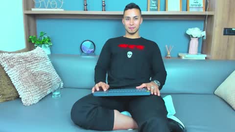 Snapshot of juan_muscle chatting on 03/01/25, 03:32 juan_muscle online show from 03/01/25, 03:32