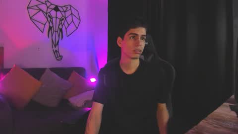 Juan Posada online show from 02/04/26, 01:39