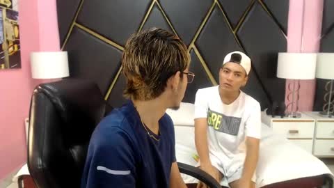 juan_saul1 online show from 04/24/26, 11:01