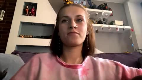 Lola online show from 10/15/25, 07:41