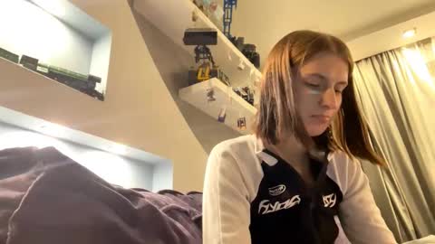 Lola online show from 11/02/25, 02:08