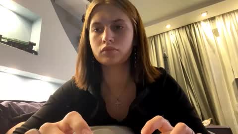 Lola online show from 11/03/25, 02:07