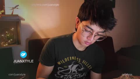 Snapshot of juancamroom chatting on 10/20/25, 08:20 . online show from 10/20/25, 08:20