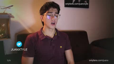 Snapshot of juancamroom chatting on 10/21/25, 07:03 . online show from 10/21/25, 07:03