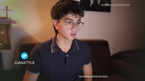 Snapshot of juancamroom chatting on 10/22/25, 10:09 . online show from 10/22/25, 10:09