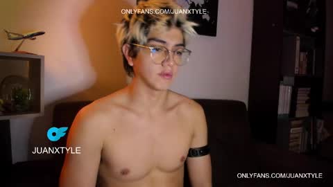 Snapshot of juancamroom chatting on 05/31/26, 11:50 . online show from 05/31/26, 11:50