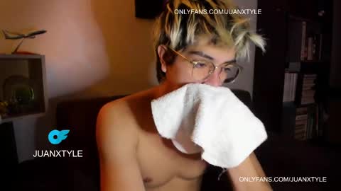 Snapshot of juancamroom chatting on 06/04/26, 08:26 . online show from 06/04/26, 08:26