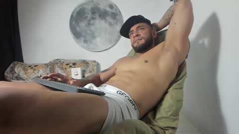 Snapshot of juanes_aristi chatting on 03/22/26, 01:31 Juanes online show from 03/22/26, 01:31