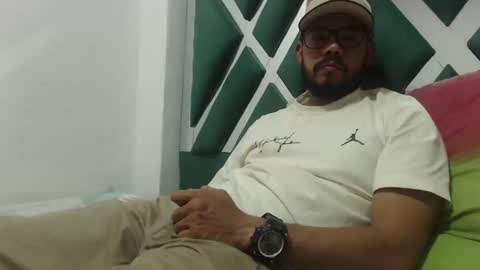 Snapshot of juanfe_style chatting on 09/30/25, 02:27 juanfe_style online show from 09/30/25, 02:27