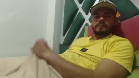 Snapshot of juanfe_style chatting on 10/13/25, 05:51 juanfe_style online show from 10/13/25, 05:51