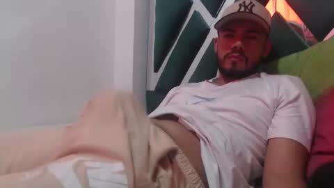 Snapshot of juanfe_style chatting on 10/15/25, 04:29 juanfe_style online show from 10/15/25, 04:29