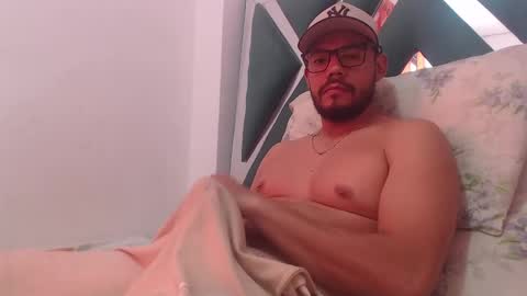 juanfe_style online show from 11/17/25, 04:57