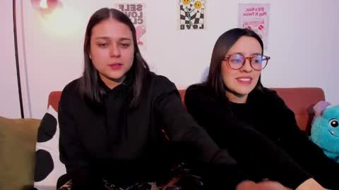juanitaaa_ online show from 06/01/26, 04:25