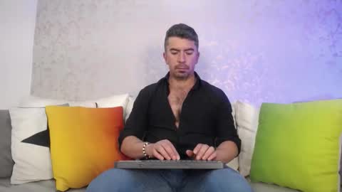 Juan k online show from 12/05/25, 01:52