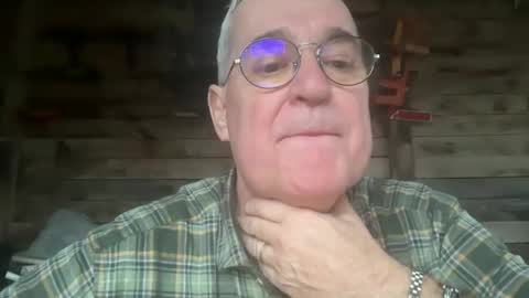 Snapshot of juantricker chatting on 02/10/26, 05:17 Juan online show from 02/10/26, 05:17