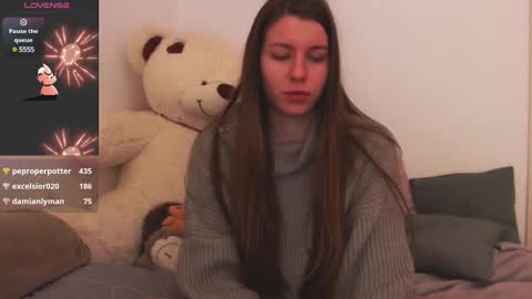 laura online show from 01/11/25, 01:32