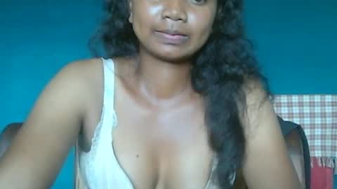 Snapshot of juicy_pretty chatting on 01/16/25, 11:48 stellah online show from 01/16/25, 11:48