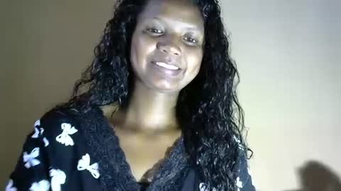 Snapshot of juicy_pretty chatting on 02/15/25, 11:17 stellah online show from 02/15/25, 11:17