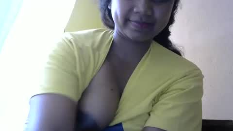 Snapshot of juicy_pretty chatting on 10/04/25, 12:14 stellah online show from 10/04/25, 12:14