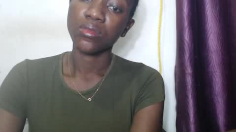 Snapshot of juicyberryx chatting on 06/24/26, 08:13 queen online show from 06/24/26, 08:13