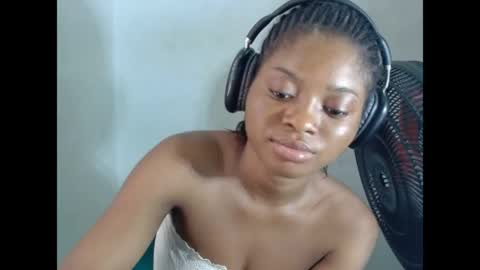 juicynpinkx online show from 04/27/26, 11:08