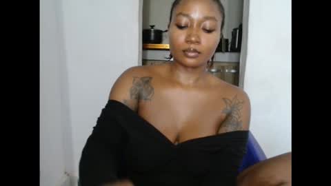 juicyxpink online show from 11/28/25, 12:57