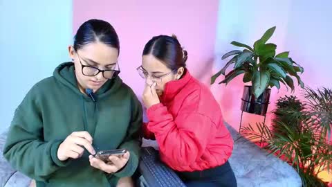 Jules and Gia online show from 12/05/25, 07:10