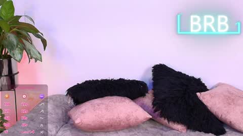 Jules and Gia online show from 04/19/26, 04:39