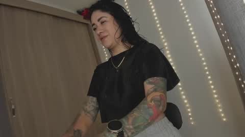 Juli Modelo Independiente online show from 03/27/26, 03:12