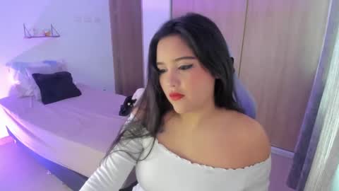 juli_santos_22 online show from 01/03/25, 12:30