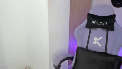 juli_santos_22 online show from 02/26/25, 06:21